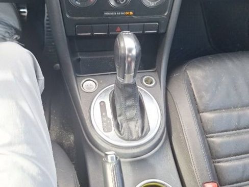 Used 2012 Volkswagen Beetle Turbo image 11