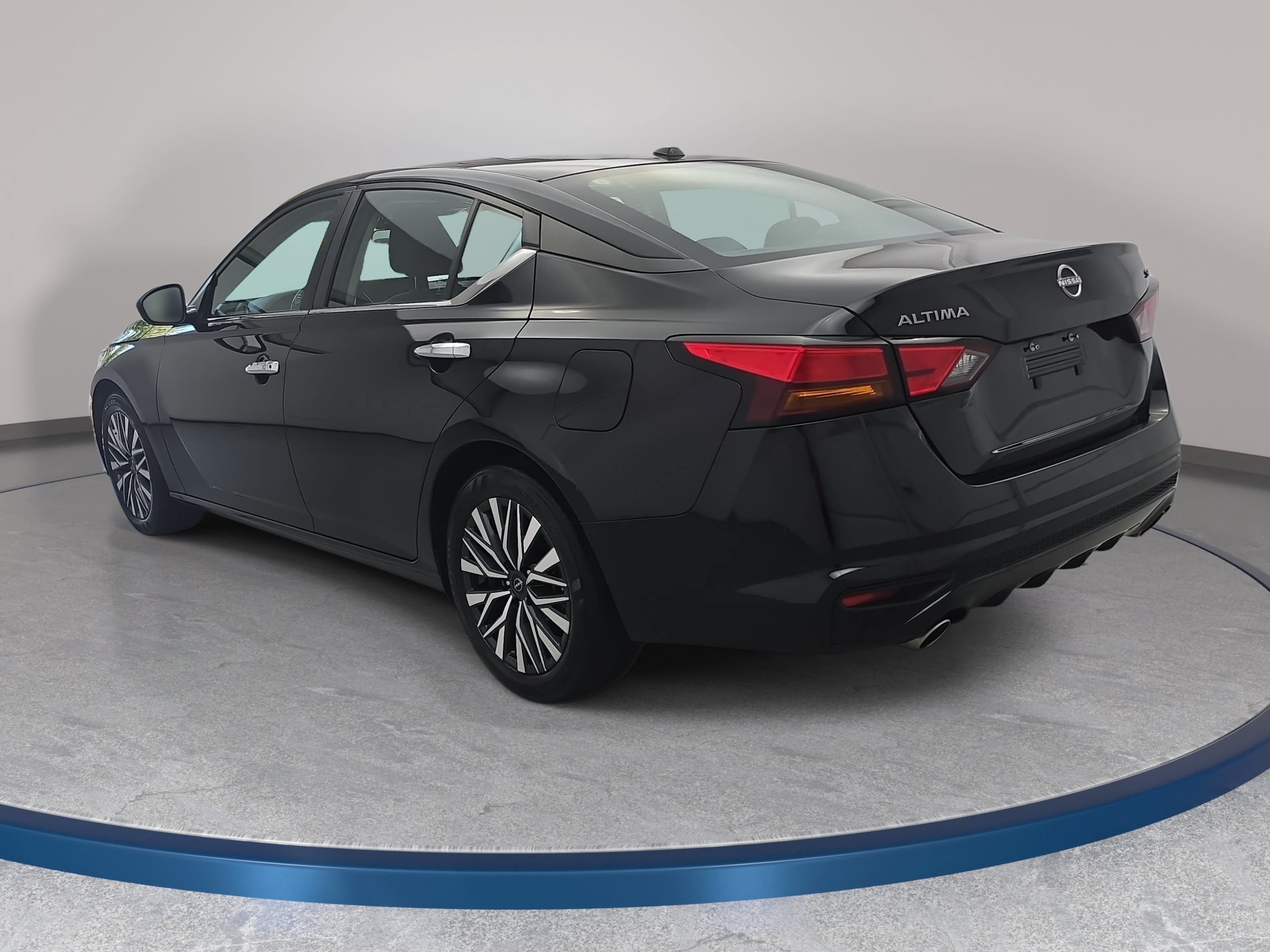 Used 2024 Nissan Altima 2.5 SV w/ SV Premium Package FWD image 7