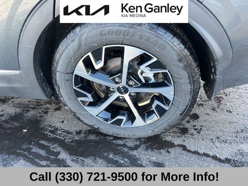 Certified 2025 Kia Sportage EX image 24
