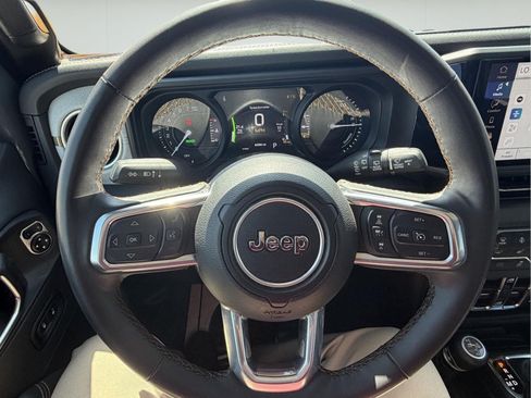Used 2024 Jeep Wrangler Unlimited Sahara AWD/4WD image 13
