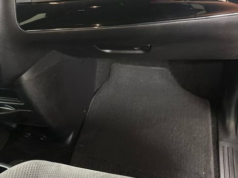 Used 2018 Dodge Grand Caravan SE FWD image 25