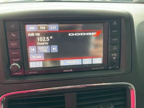 Used 2016 Dodge Grand Caravan SXT FWD image 14