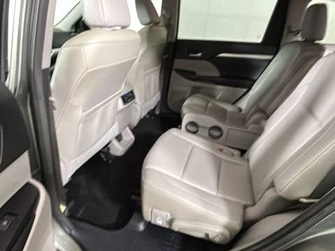 Used 2015 Toyota Highlander XLE AWD/4WD image 27