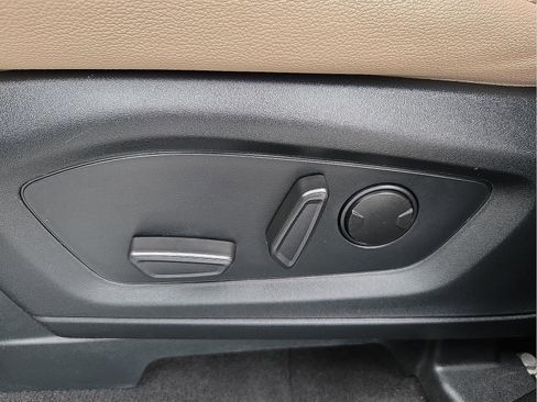 Used 2023 Ford Explorer Limited image 16