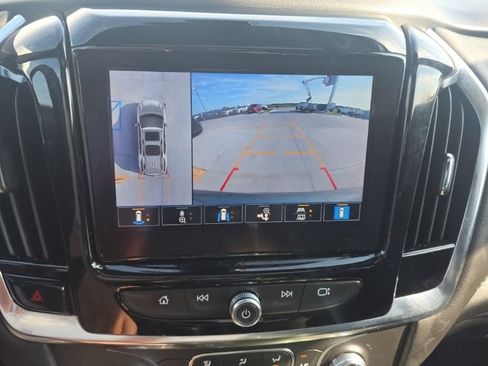 Used 2023 Chevrolet Traverse LT w/ LT Premium Package AWD/4WD image 16