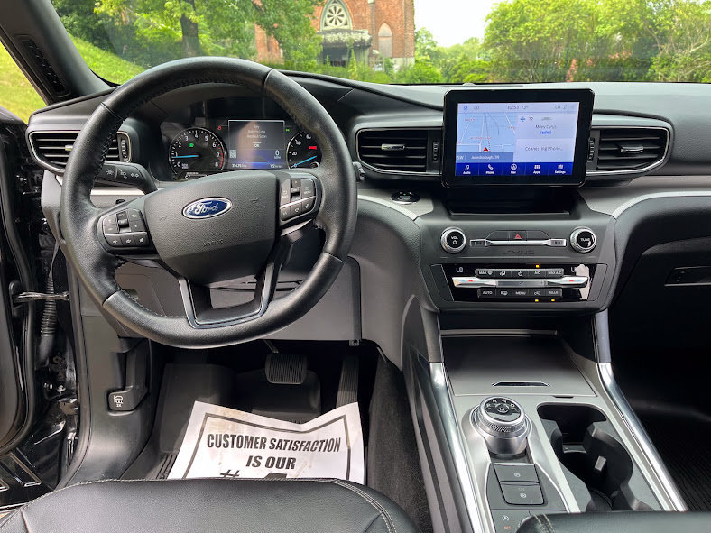 Used 2020 Ford Explorer XLT w/ Equipment Group 202A AWD/4WD image 16