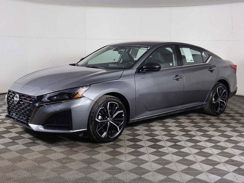 Used 2025 Nissan Altima 2.5 SR image 5