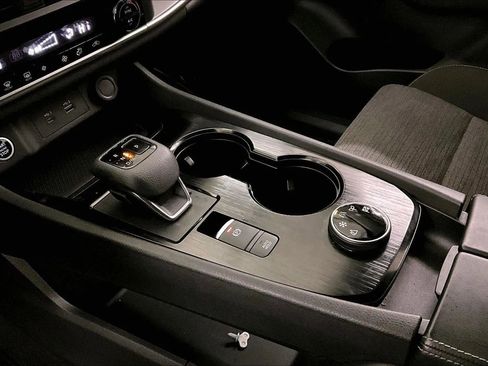 Used 2023 Nissan Rogue SV image 16