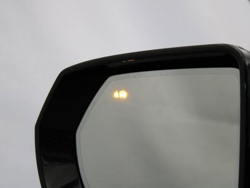 Used 2021 GMC Yukon XL SLT w/ SLT Premium Package image 34