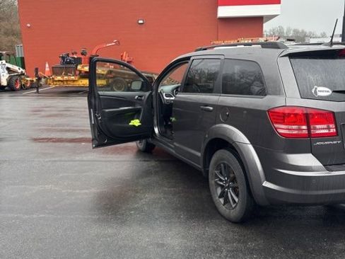 Used 2020 Dodge Journey SE w/ SE Popular Equipment Group image 5