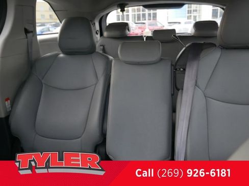 Used 2024 Toyota Sienna XLE FWD image 40