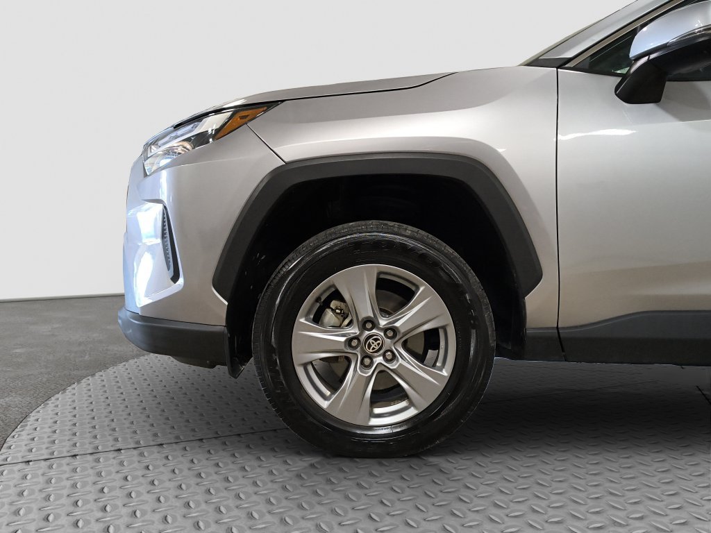 Used 2025 Toyota RAV4 XLE AWD/4WD image 18
