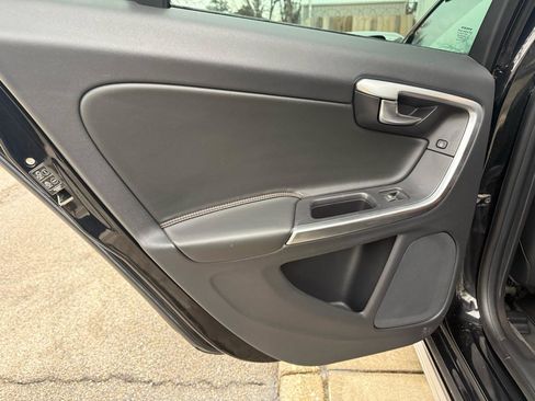 Used 2018 Volvo V60 T5 Cross Country w/ Convenience Package image 35