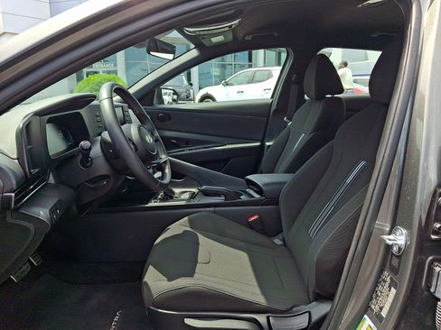 Certified 2025 Hyundai Elantra Sport FWD image 13