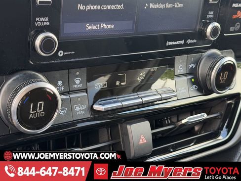 Used 2022 Toyota Highlander LE image 19