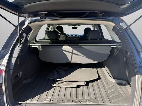 Used 2017 Subaru Outback 2.5i Limited image 9