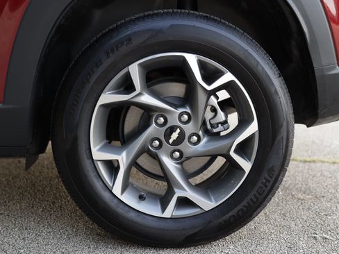 Used 2025 Chevrolet Trax LT FWD image 32
