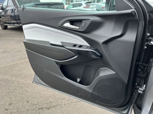 Used 2025 Chevrolet Trax LT image 18