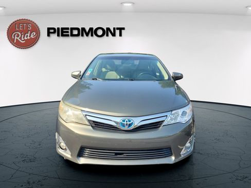 Used 2012 Toyota Camry XLE w/ Leather Pkg FWD image 2
