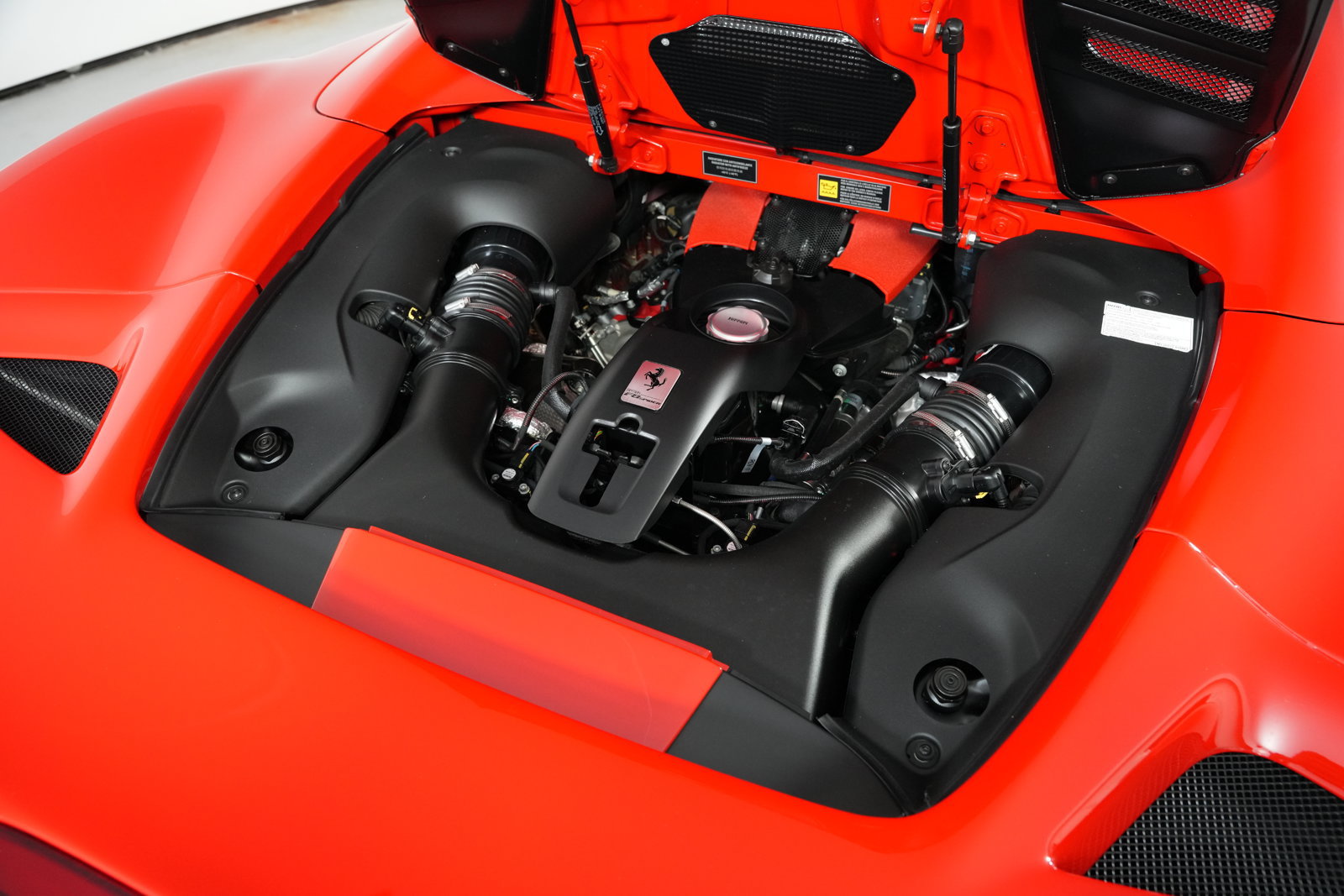 Certified 2022 Ferrari F8 Spider RWD image 14