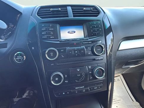 Used 2016 Ford Explorer XLT AWD/4WD image 14