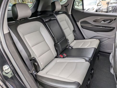 Used 2023 GMC Terrain SLT image 27