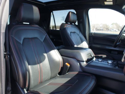 Used 2024 Ford Expedition Limited image 24