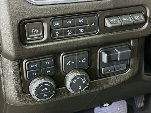 Used 2022 Chevrolet Tahoe High Country image 17