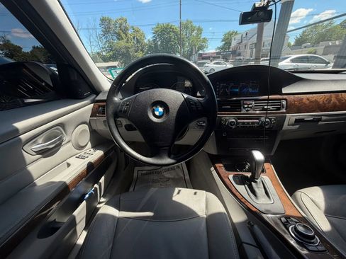 Used 2011 BMW 335i xDrive Sedan AWD/4WD image 17