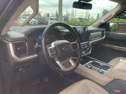 Used 2024 Ford Expedition Max XLT image 12
