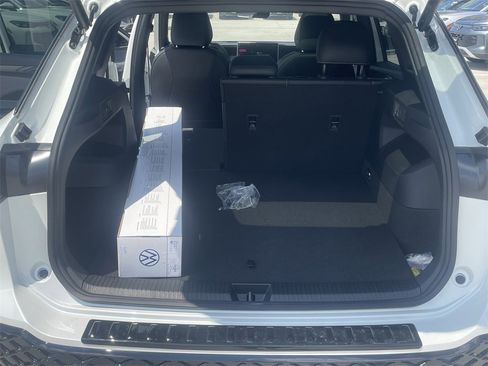 New 2025 Volkswagen Tiguan SE R-Line image 27