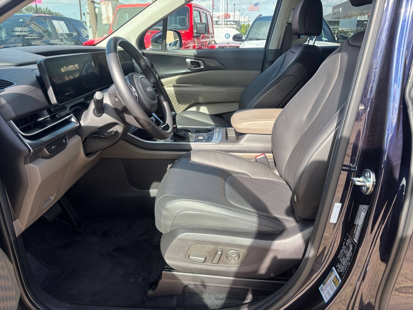 Used 2026 Kia Carnival FWD image 26