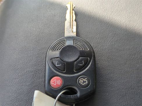 Used 2010 Ford Fusion SEL image 32