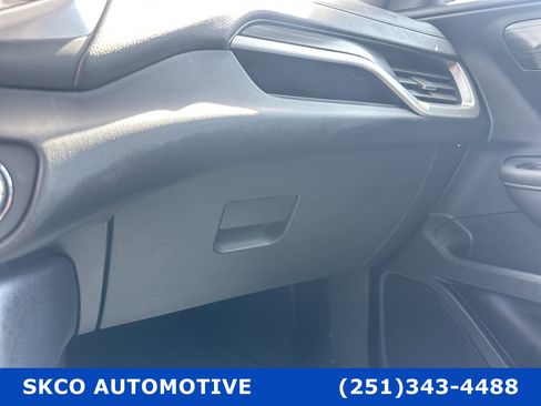 Used 2023 GMC Terrain SLE w/ Driver Convenience Package image 24