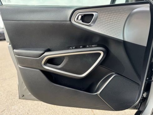 Used 2023 Kia Soul LX w/ LX Technology Package image 25