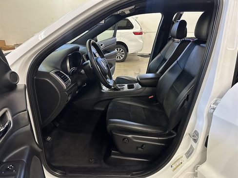 Used 2017 Jeep Grand Cherokee Altitude image 13