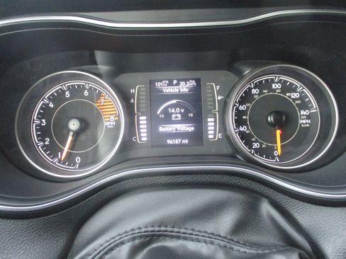 Used 2020 Jeep Cherokee Latitude image 24