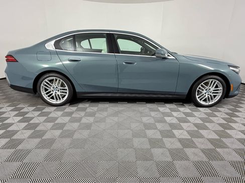 Certified 2025 BMW 530i xDrive image 3