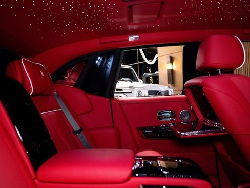 Used 2024 Rolls-Royce Phantom Sedan RWD image 8