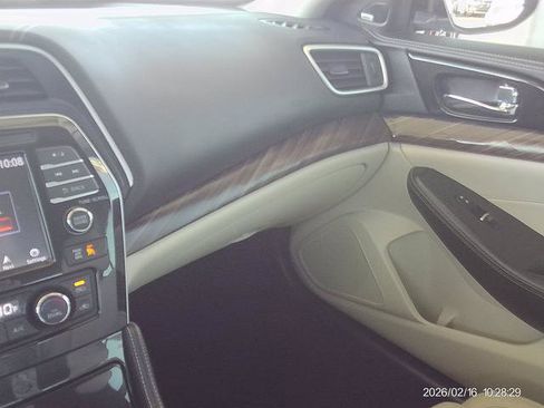 Used 2017 Nissan Maxima Platinum image 12