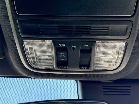 Used 2019 Honda Accord Sport image 17