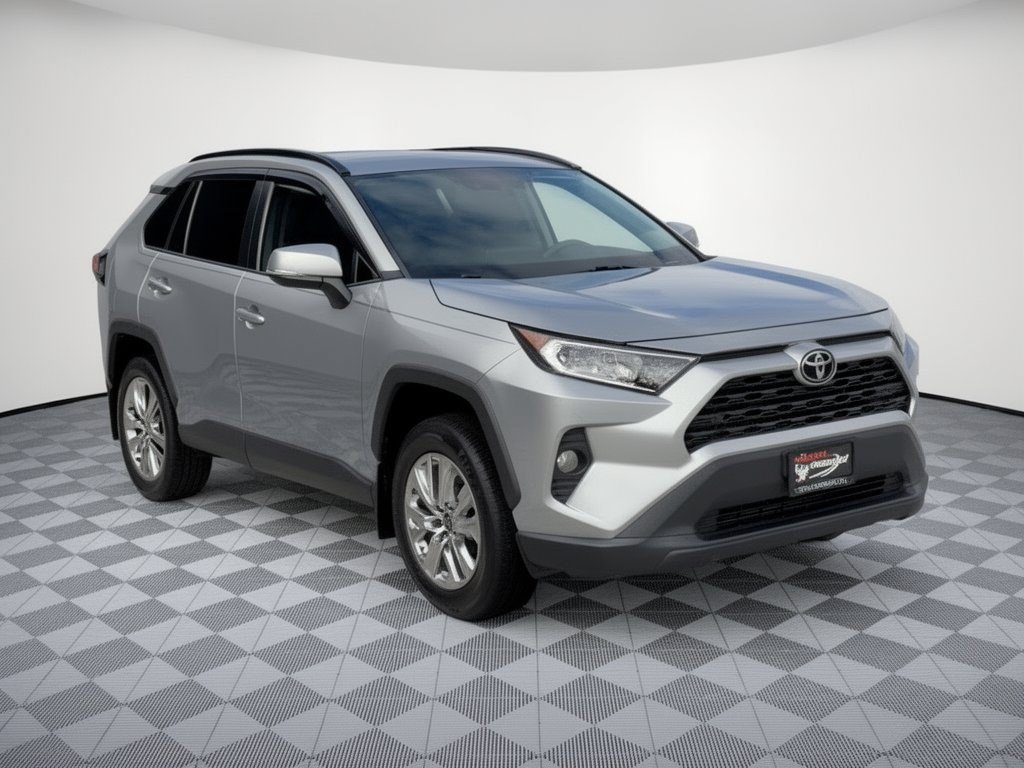 Used 2021 Toyota RAV4 XLE Premium FWD image 7