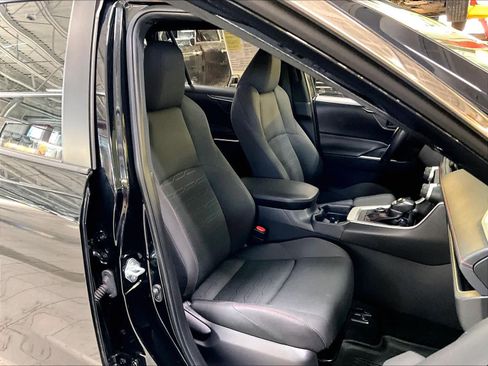 Used 2021 Toyota RAV4 SE image 11