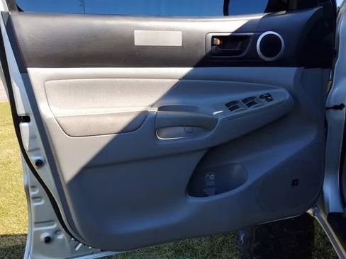 Used 2011 Toyota Tacoma PreRunner image 18