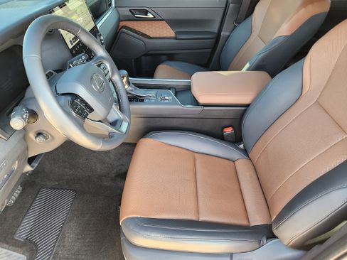 Used 2024 Lexus GX 550 w/ Cold Area Package AWD/4WD image 32