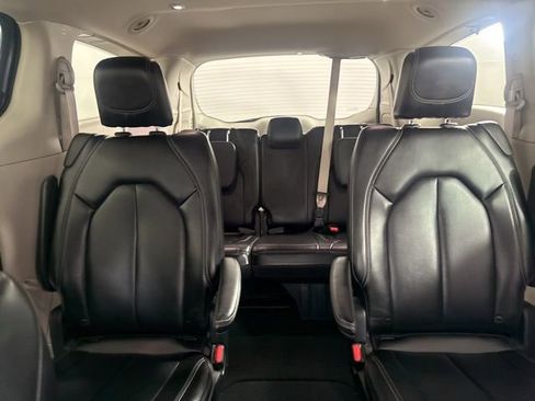 Used 2023 Chrysler Pacifica Touring-L image 43