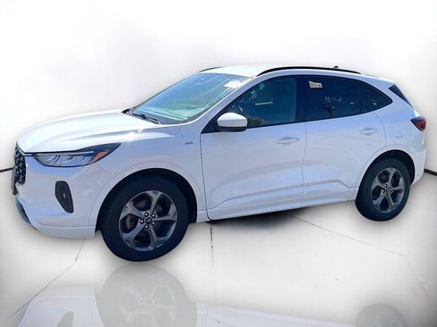 Used 2023 Ford Escape ST-Line Select AWD/4WD image 2