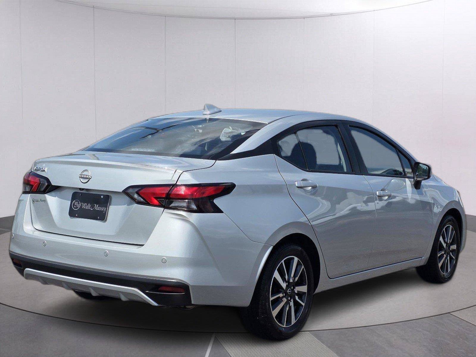 Used 2025 Nissan Versa SV FWD image 5