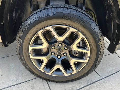 Used 2025 RAM 1500 Laramie AWD/4WD image 14