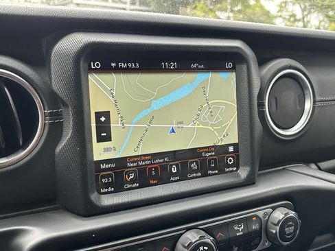 Certified 2020 Jeep Gladiator Overland AWD/4WD image 13